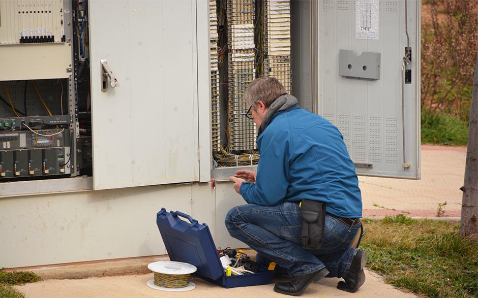 tarif artisan électricien Louvres